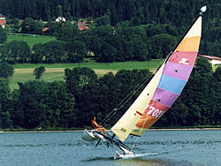 Voile sur le lac Saint Point - © Cyberiance